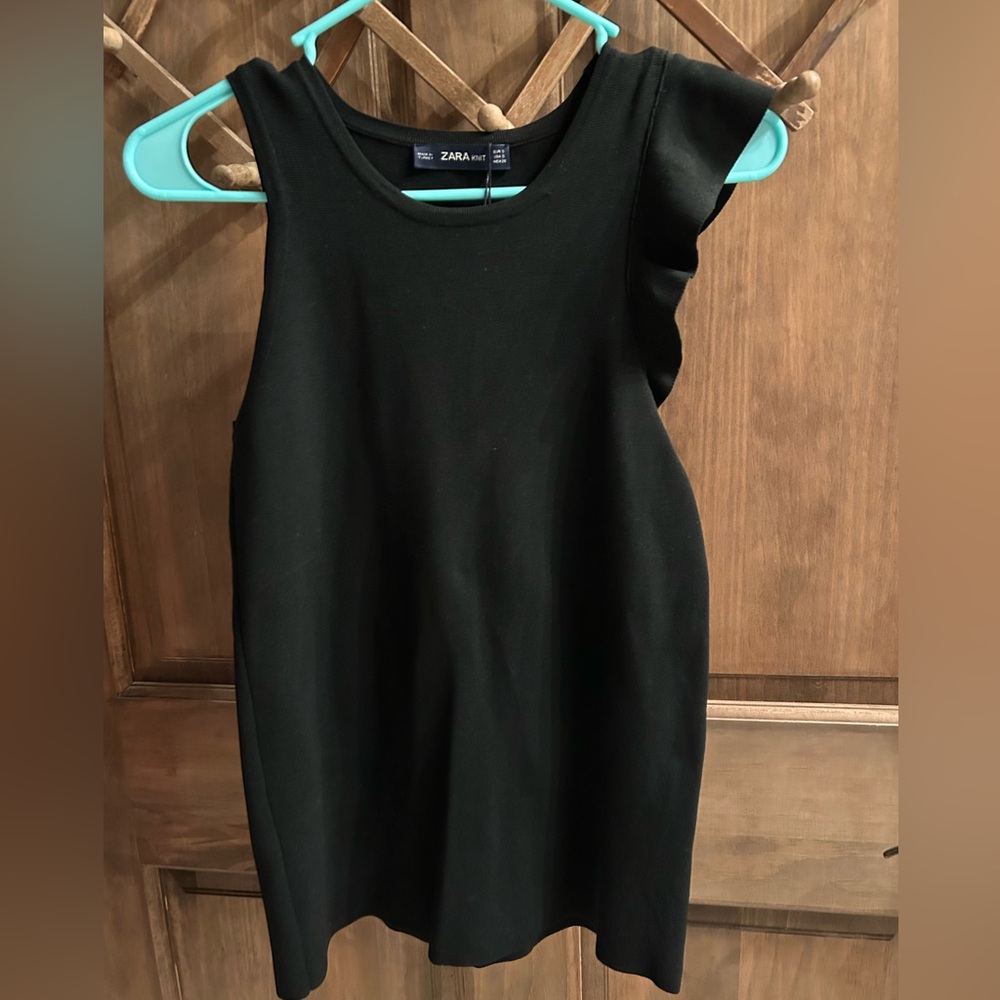 Zara Black Sleeveless Knit Top